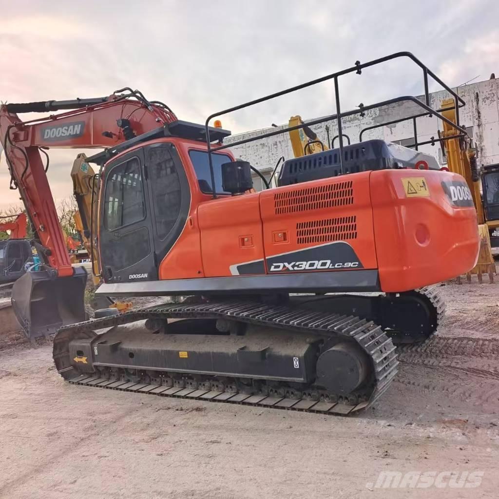 Doosan DX 300 Pásové rýpadlá