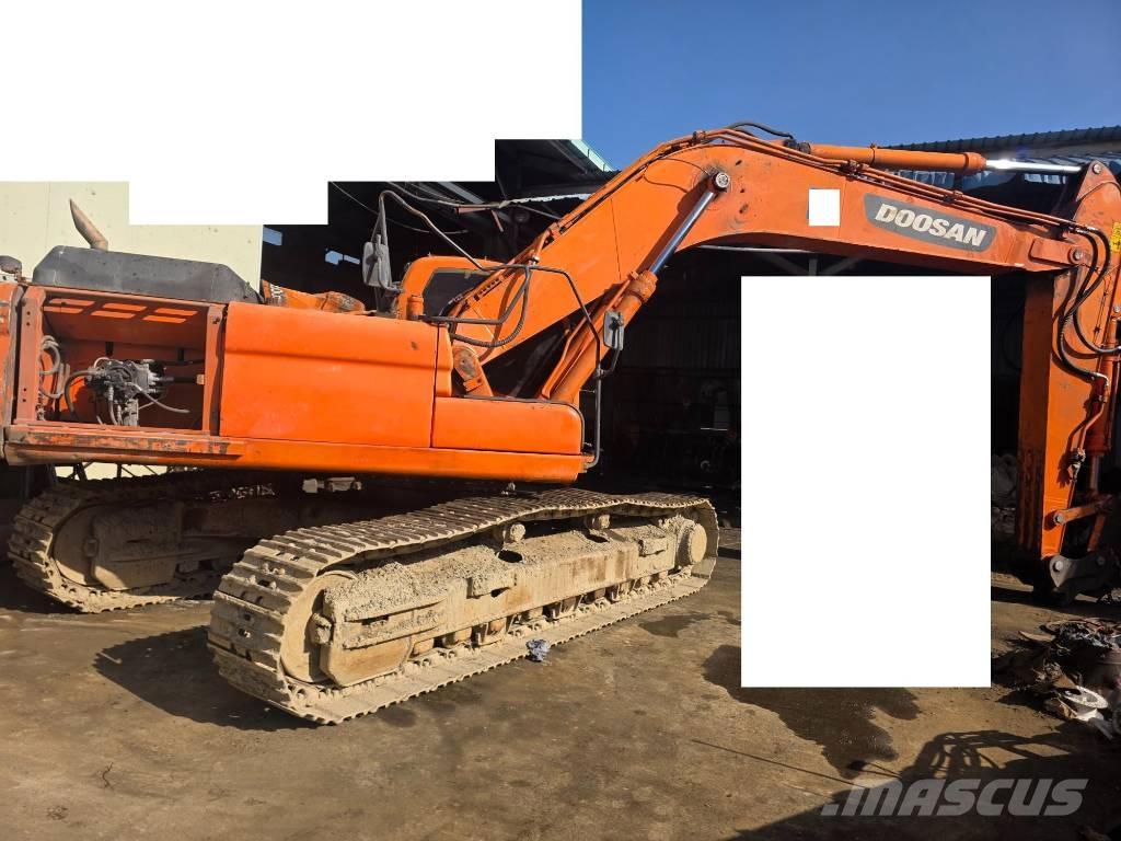 Doosan DX 300 LCA Pásové rýpadlá