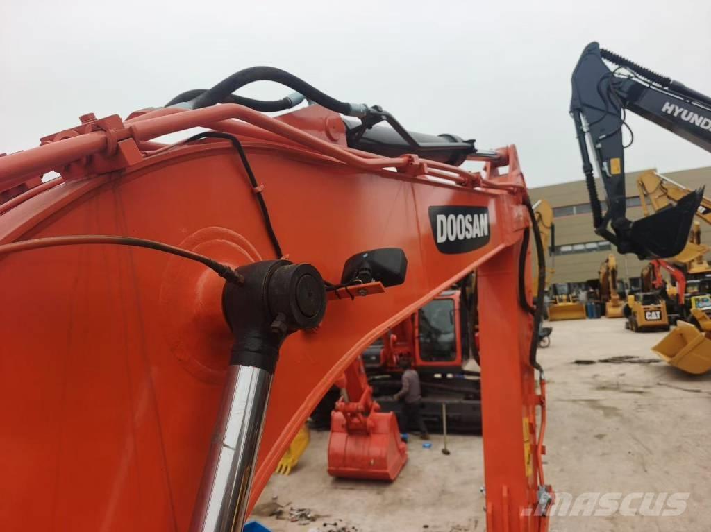Doosan DX 140 Pásové rýpadlá