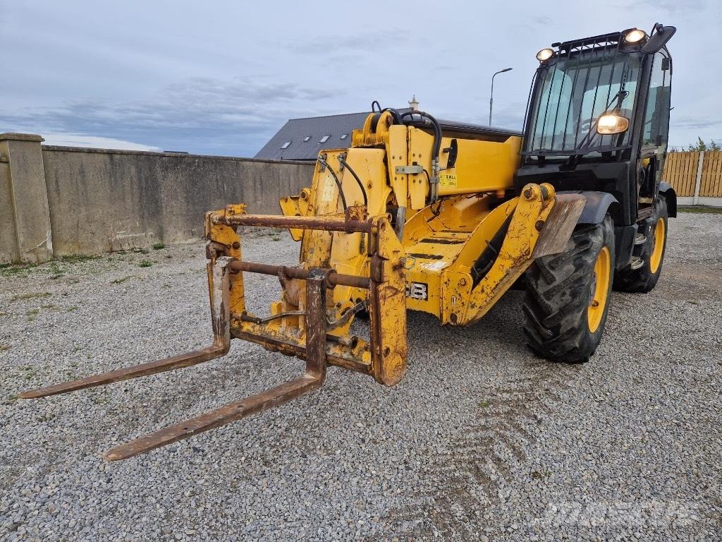 JCB 535-140 Teleskopické manipulátory