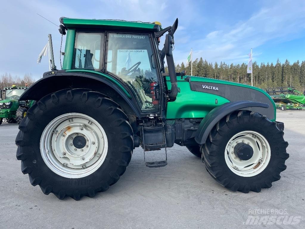 Valtra T 151 Traktory