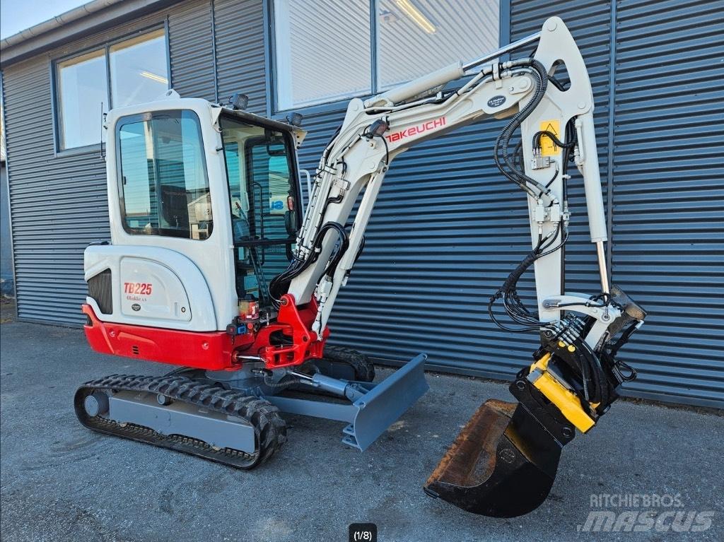 Takeuchi TB 225 Mini rýpadlá < 7t