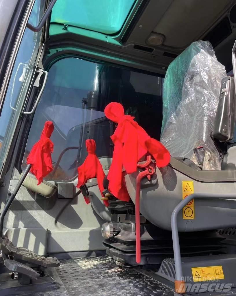 Volvo 240 CLD Pásové rýpadlá