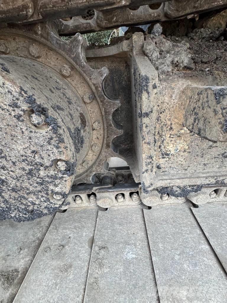 Hitachi ZX 135 US-6 Pásové rýpadlá
