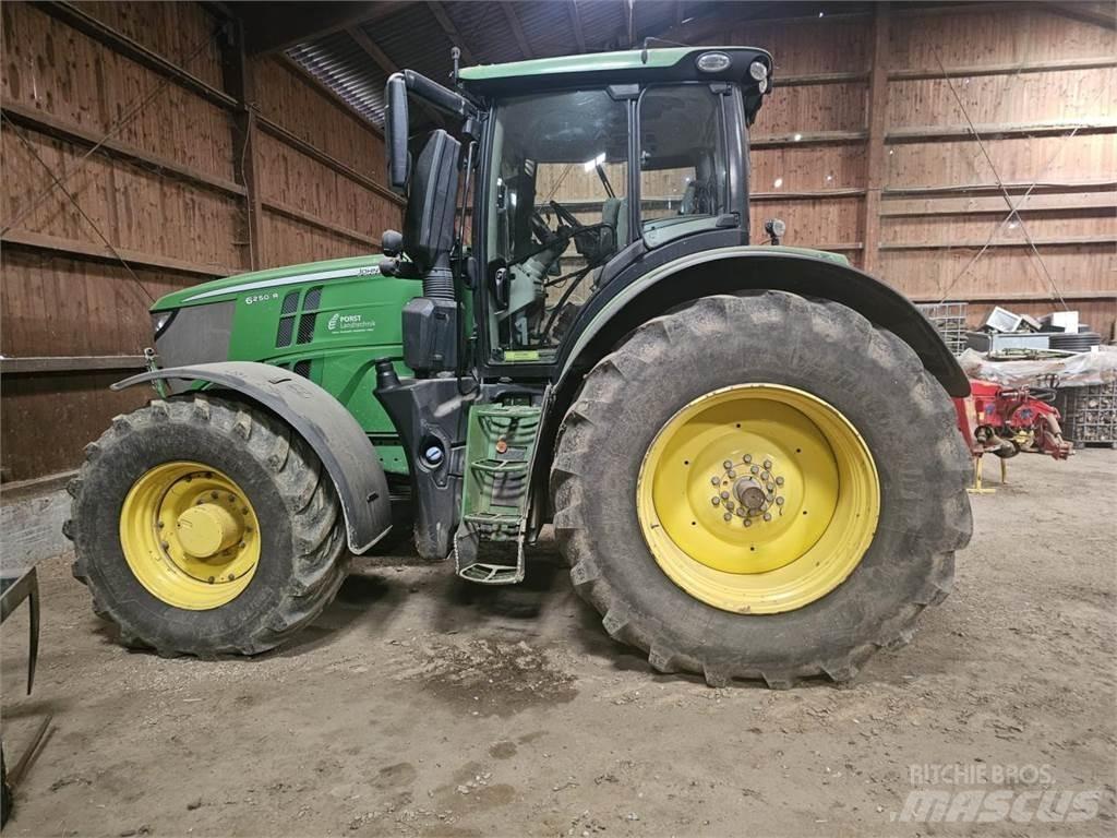 John Deere 6250 R Traktory