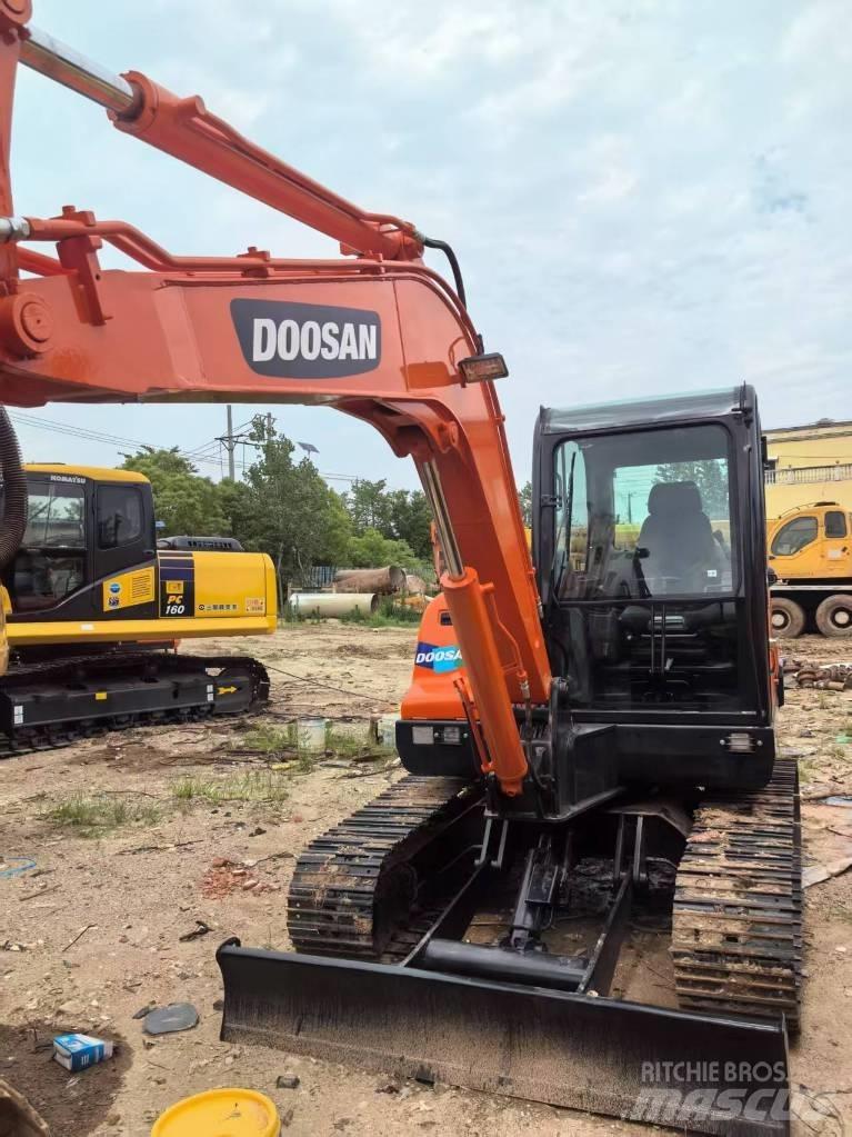 Doosan DX 60 Pásové rýpadlá