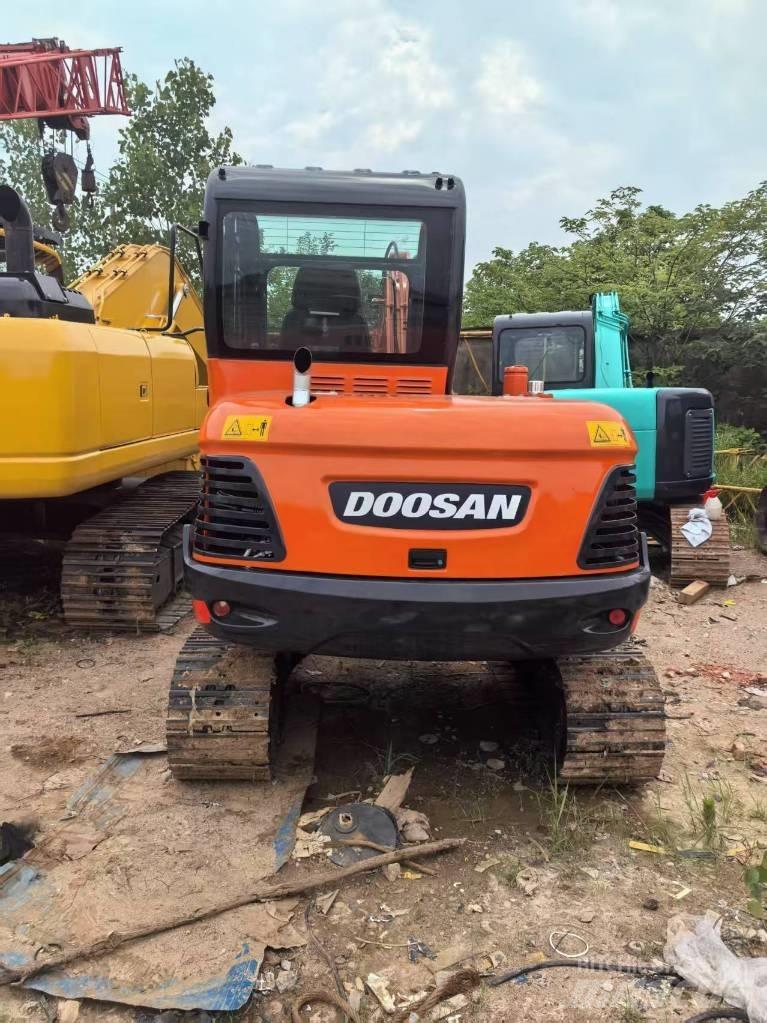 Doosan DX 60 Pásové rýpadlá