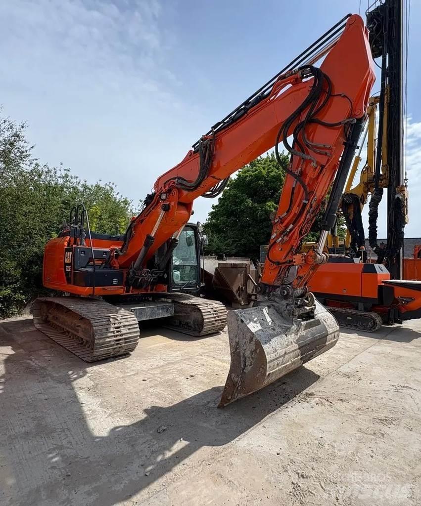 CAT 323E Pásové rýpadlá