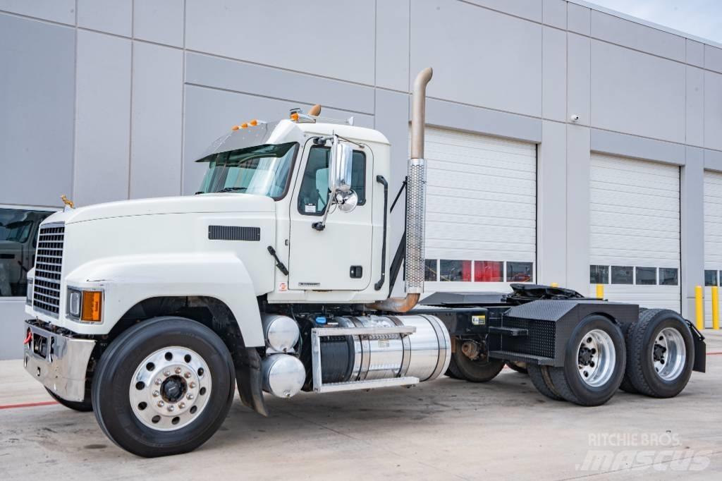 Mack Pinnacle 64T Ťahače