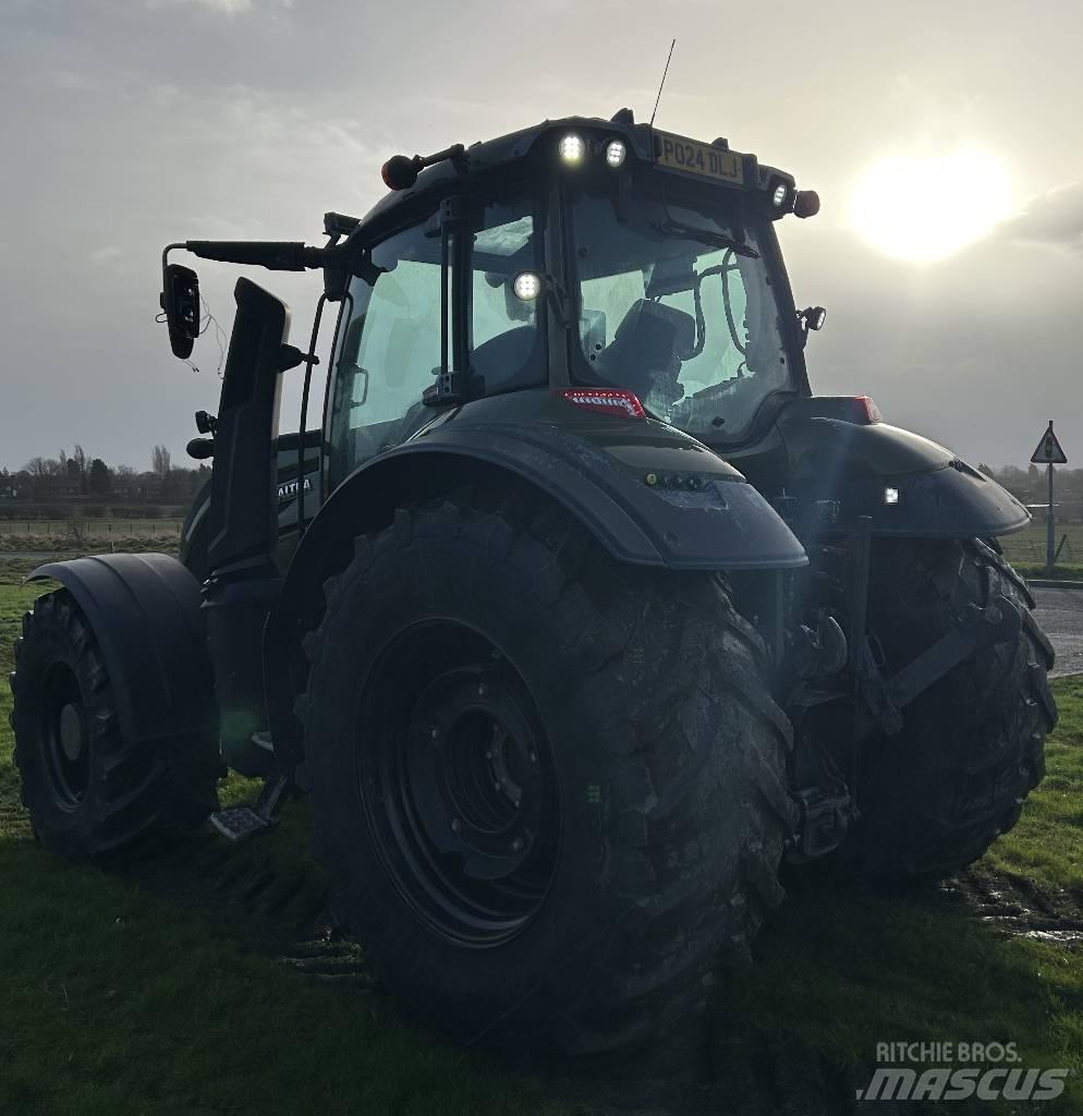 Valtra T235 Traktory