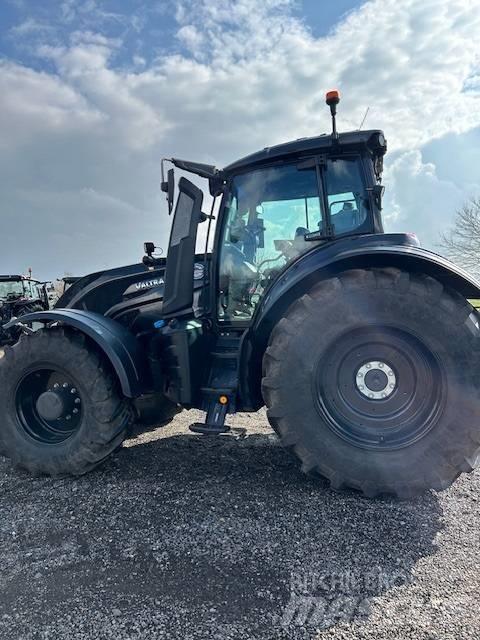 Valtra T 235 D Traktory