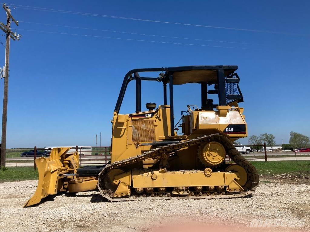 CAT Bulldozer D4H Pásové dozéry