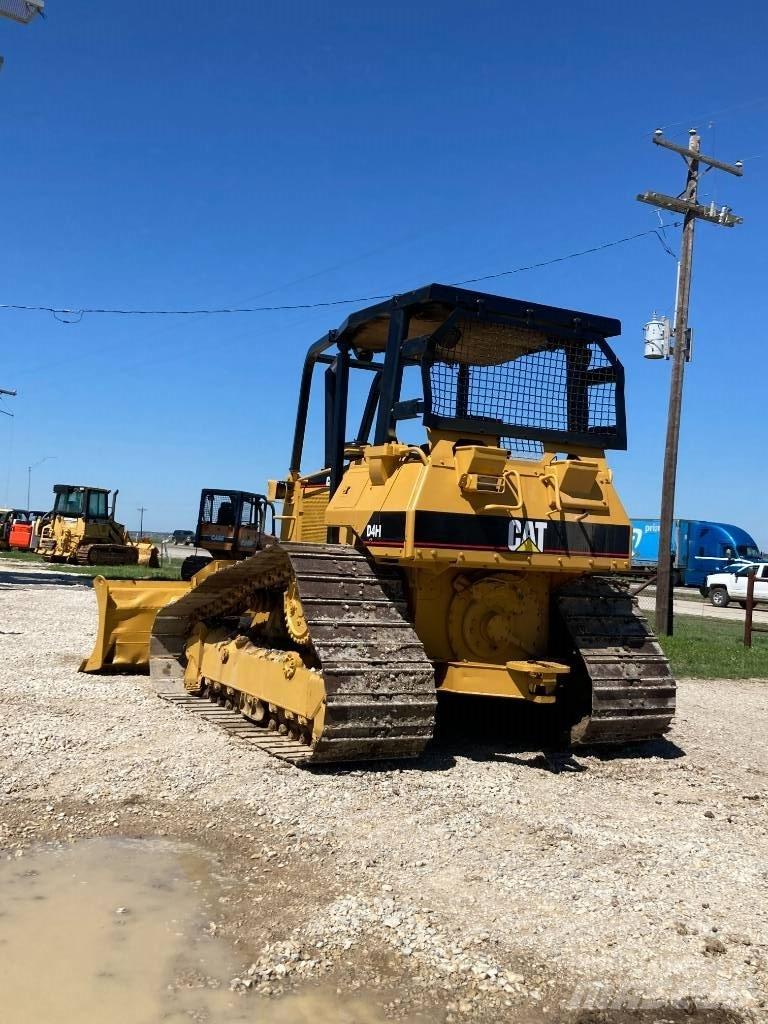 CAT Bulldozer D4H Pásové dozéry