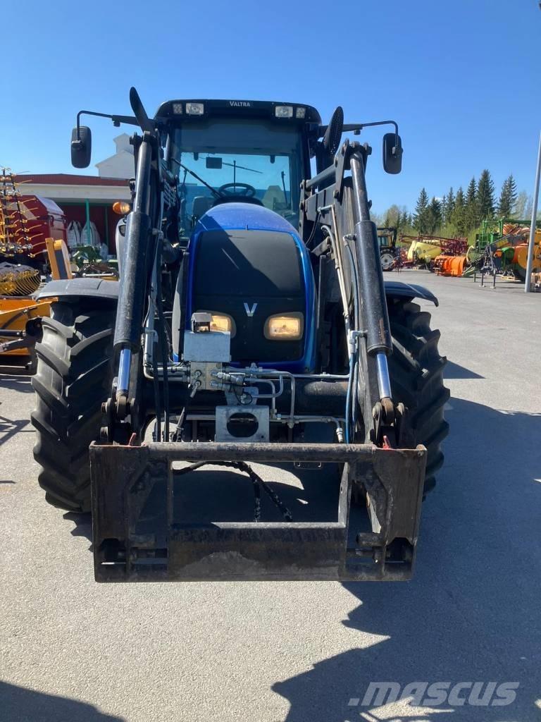 Valtra T 151 Traktory