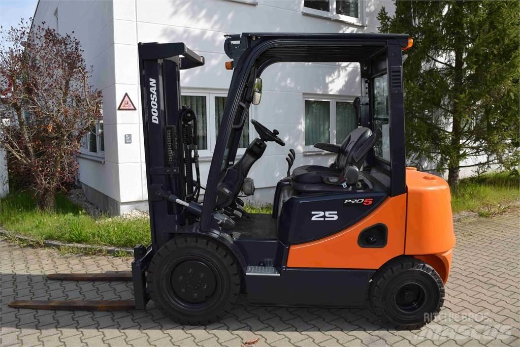 Doosan D 25 S-5 Dieselové vozíky