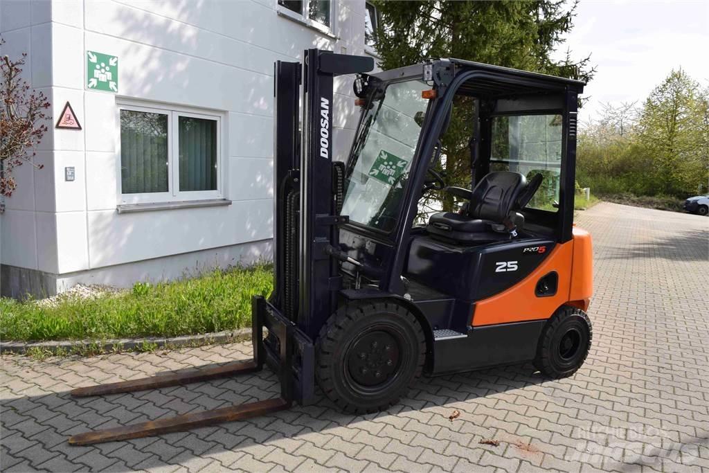 Doosan D 25 S-5 Dieselové vozíky