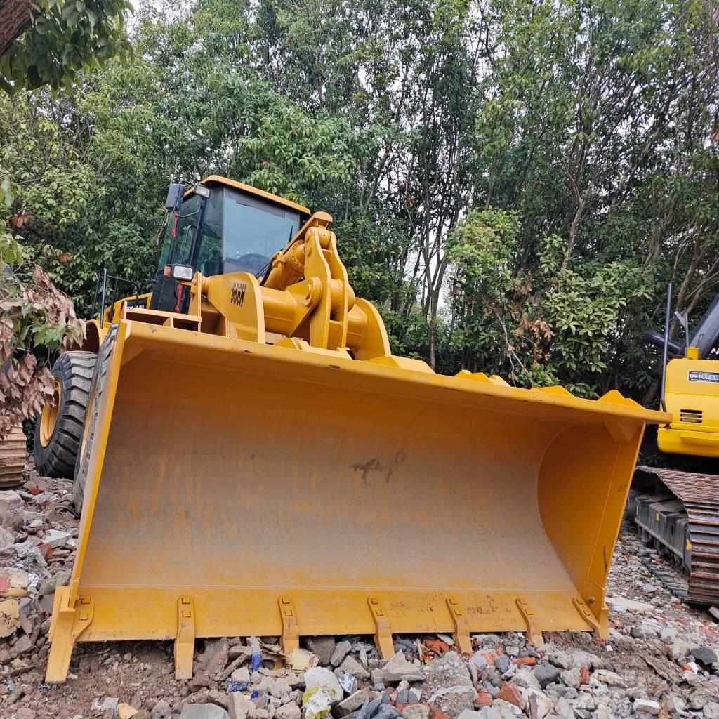 CAT 966G Kolesové nakladače