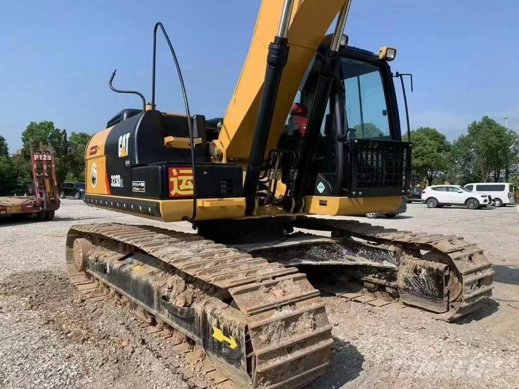CAT 323D Pásové rýpadlá