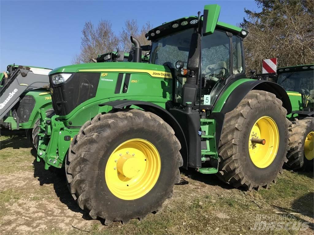 John Deere 6R 250 Traktory