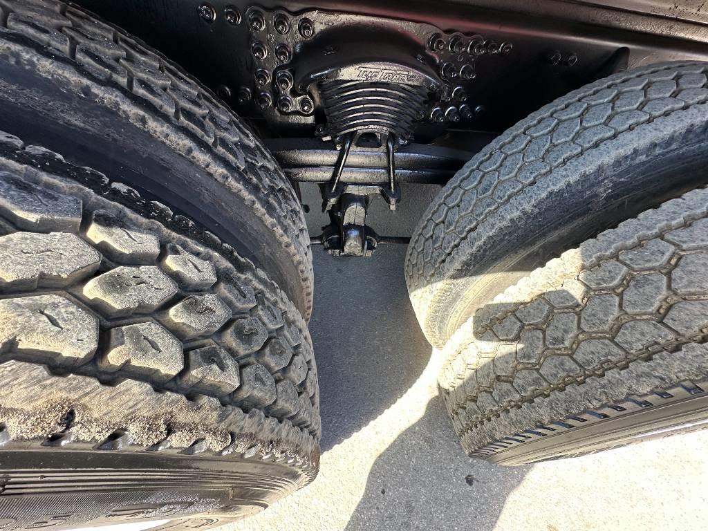 Freightliner M2 Plošinové nákladné automobily/nákladné automobily so sklápacími bočnicami