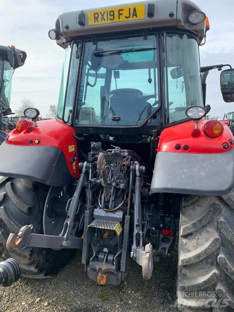 Massey Ferguson 5712 Traktory