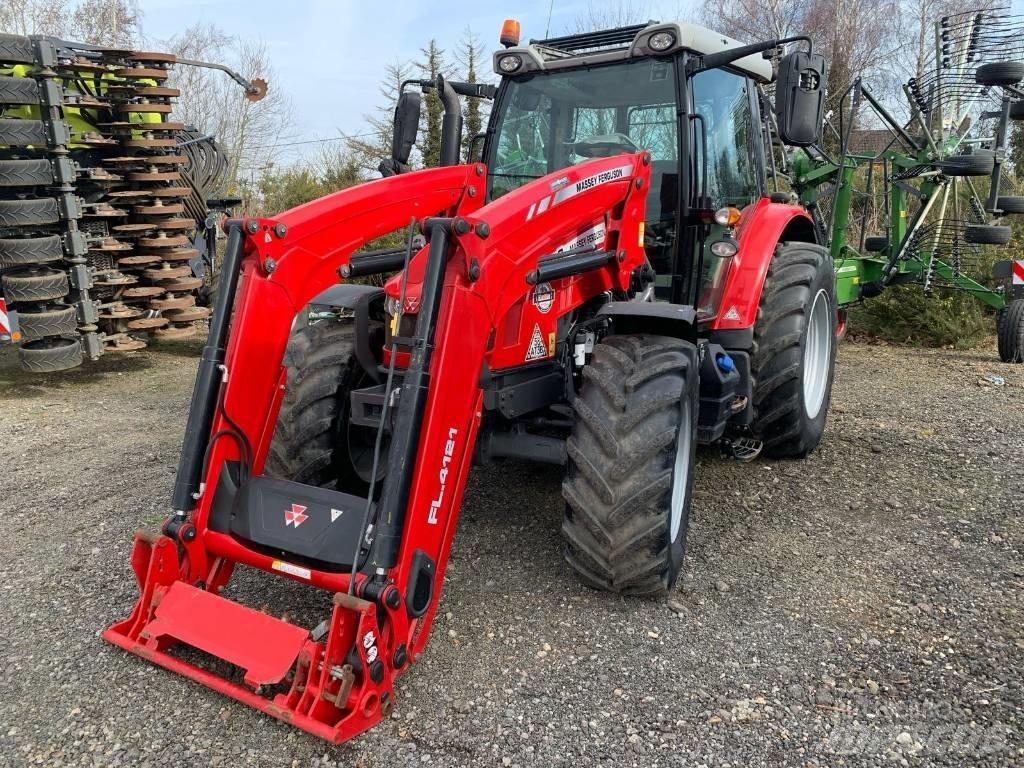 Massey Ferguson 5712 Traktory