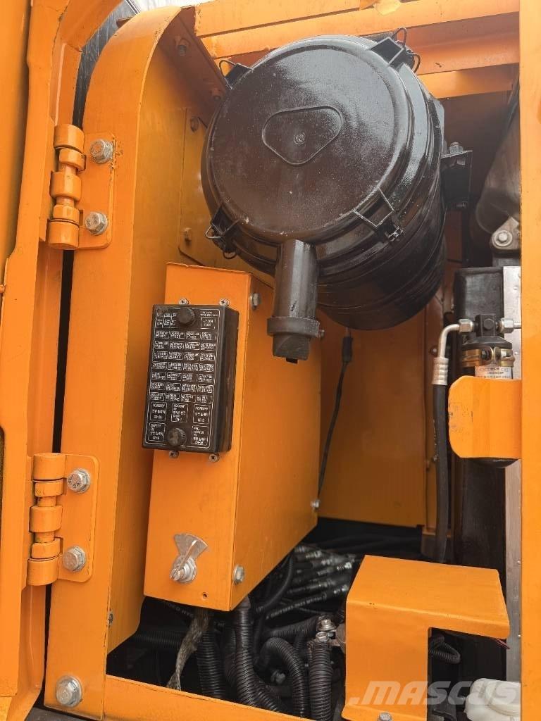 Hyundai HX 220 Pásové rýpadlá