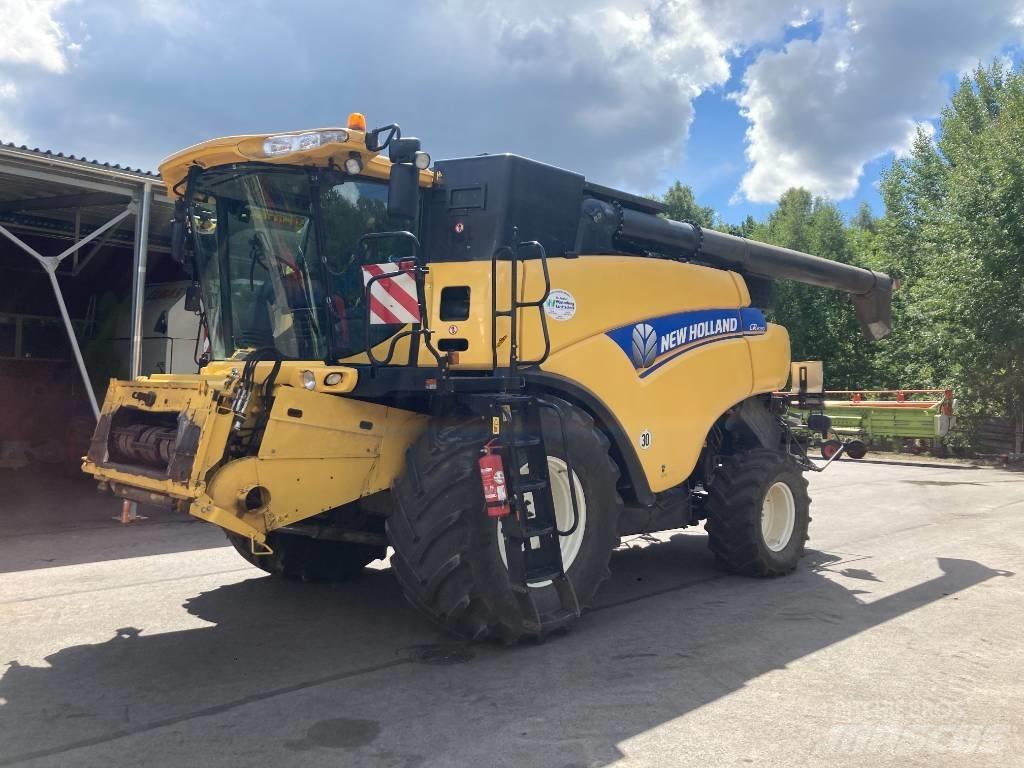 New Holland CR 9090 Kombinované zberacie stroje