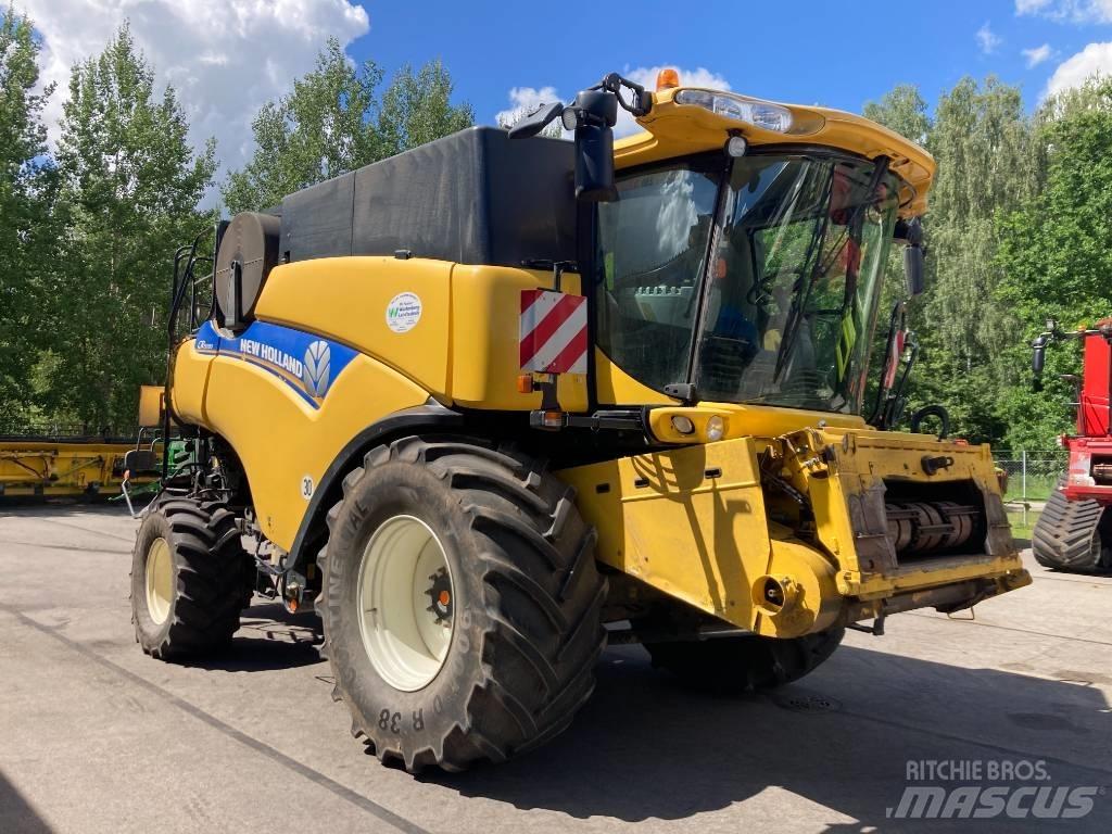 New Holland CR 9090 Kombinované zberacie stroje