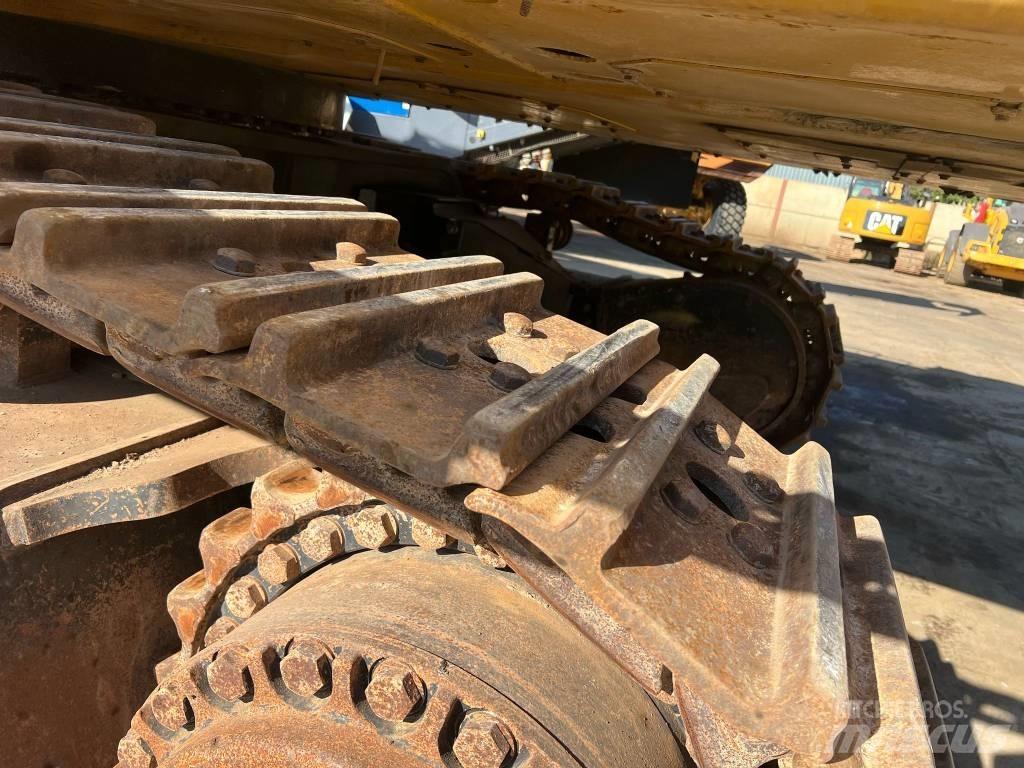 CAT 390 D Pásové rýpadlá