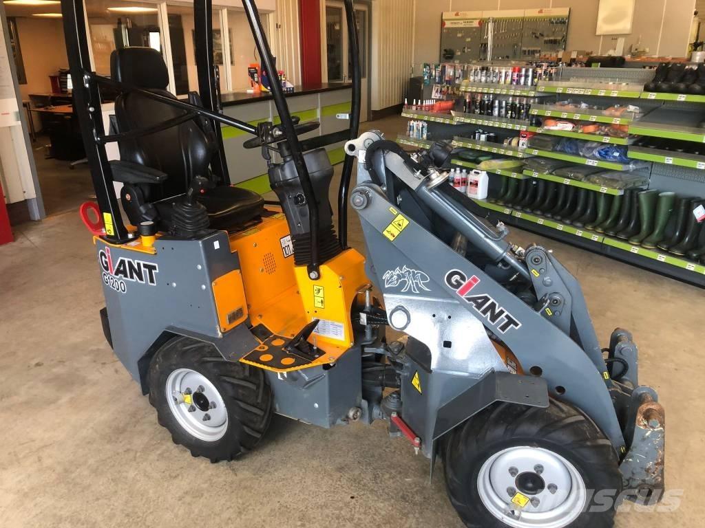 GiANT G 1200 Viacúčelové nakladače