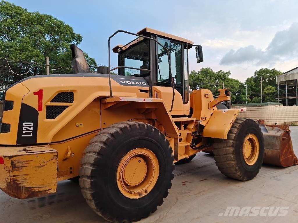 Volvo L 120 Kolesové nakladače