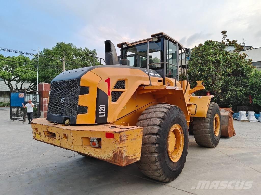 Volvo L 120 Kolesové nakladače