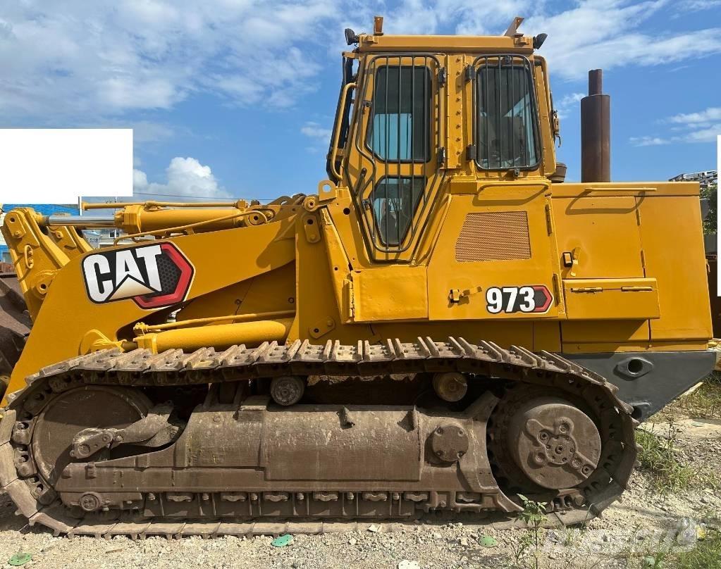 CAT 973 Kolesové nakladače