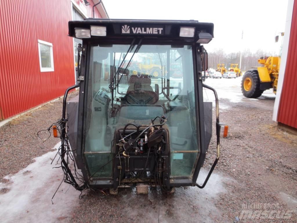 Valmet 8600 Kabíny a interiér
