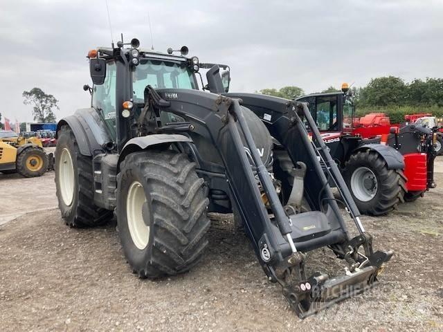 Valtra T214 Versu Traktory