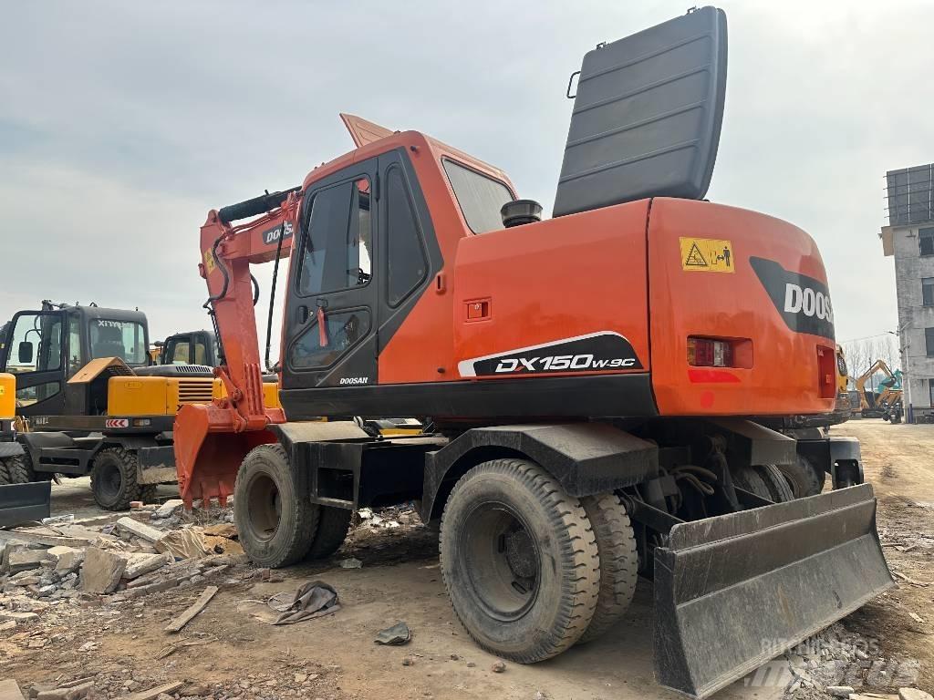 Doosan 150 Kolesové rýpadlá