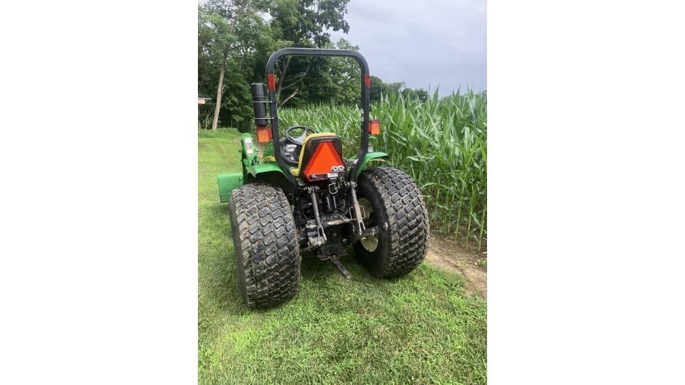 John Deere 4105 Traktory