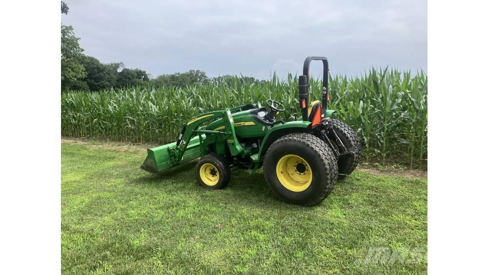 John Deere 4105 Traktory