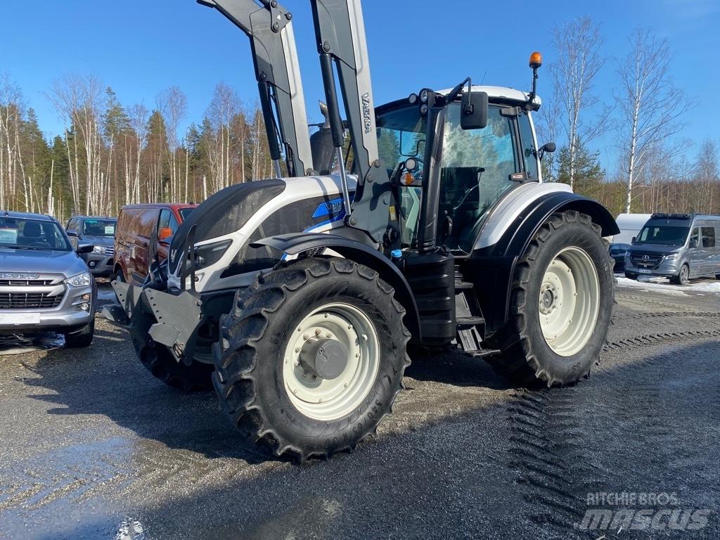 Valtra T 174 Traktory