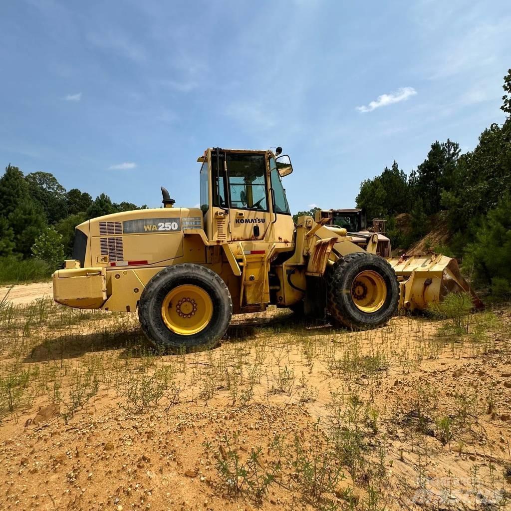 Komatsu WA 250 L-5 Kolesové nakladače