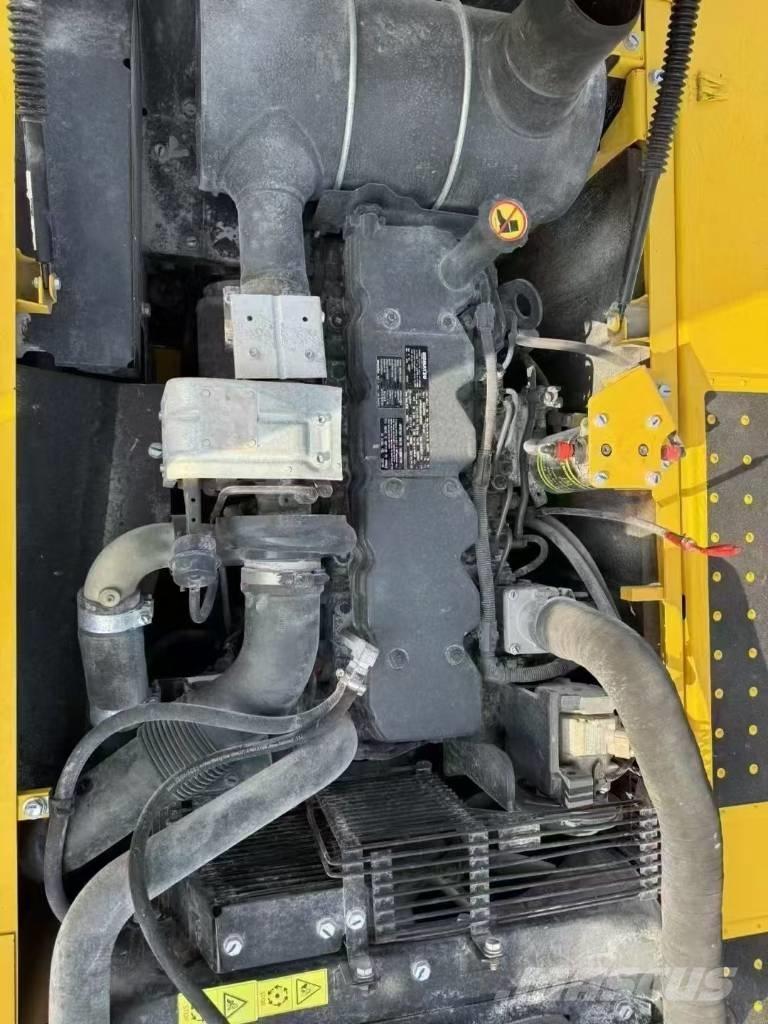 Komatsu PC 220-8 Pásové rýpadlá