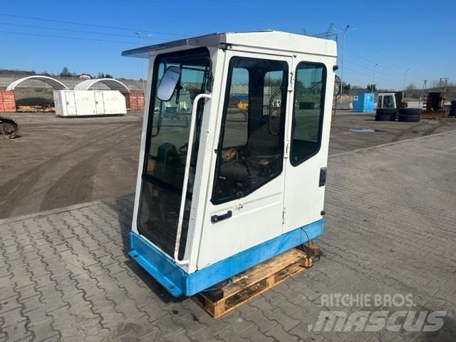Fuchs MHL 330 Kabíny a interiér