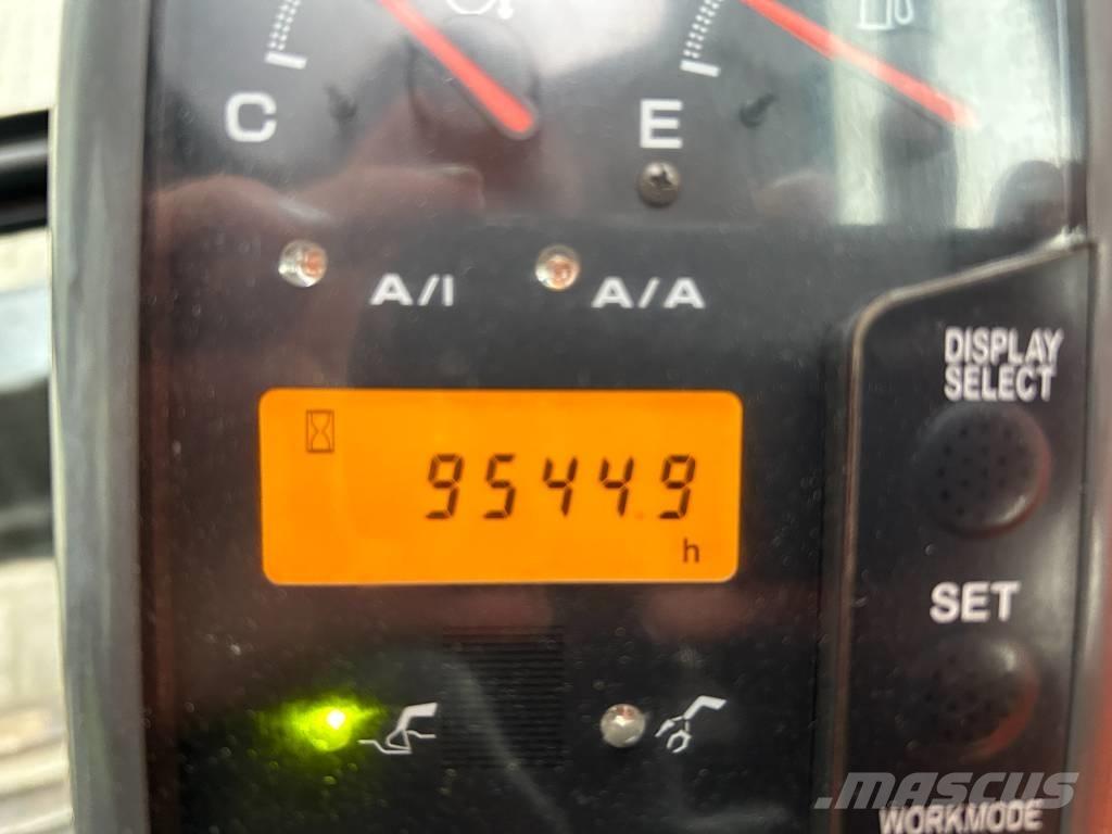 Hitachi ZX 135 US Pásové rýpadlá