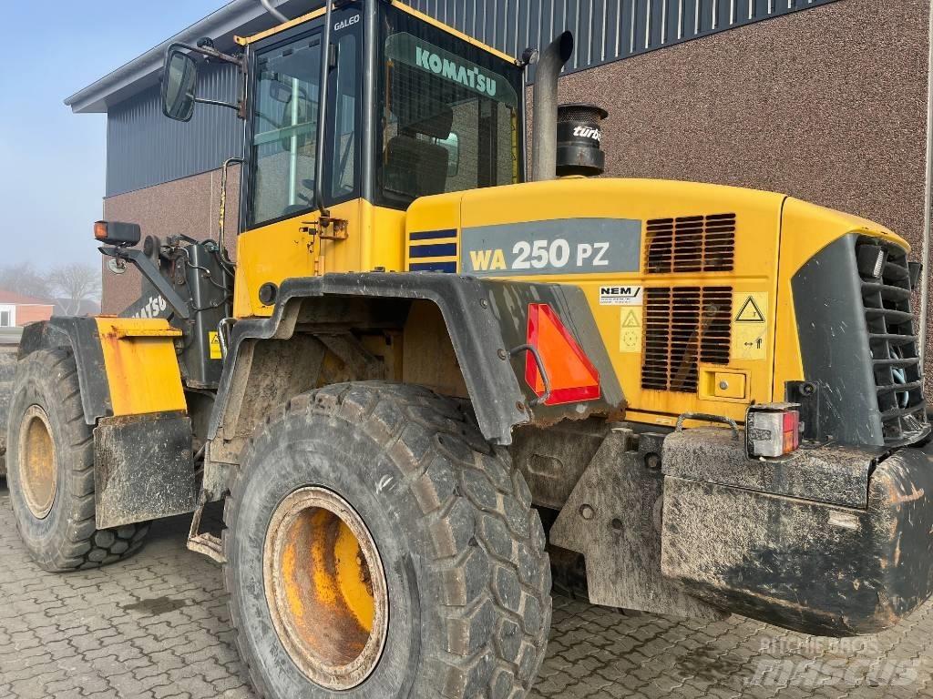 Komatsu WA 250 PZ-5 Kolesové nakladače