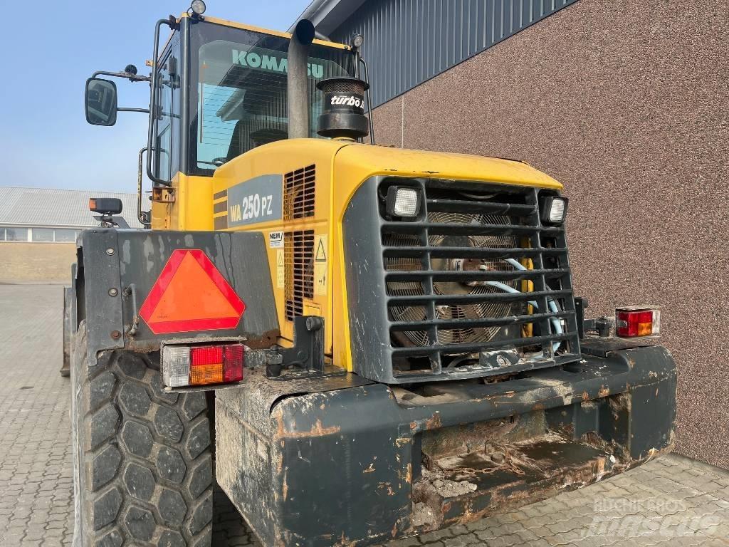 Komatsu WA 250 PZ-5 Kolesové nakladače