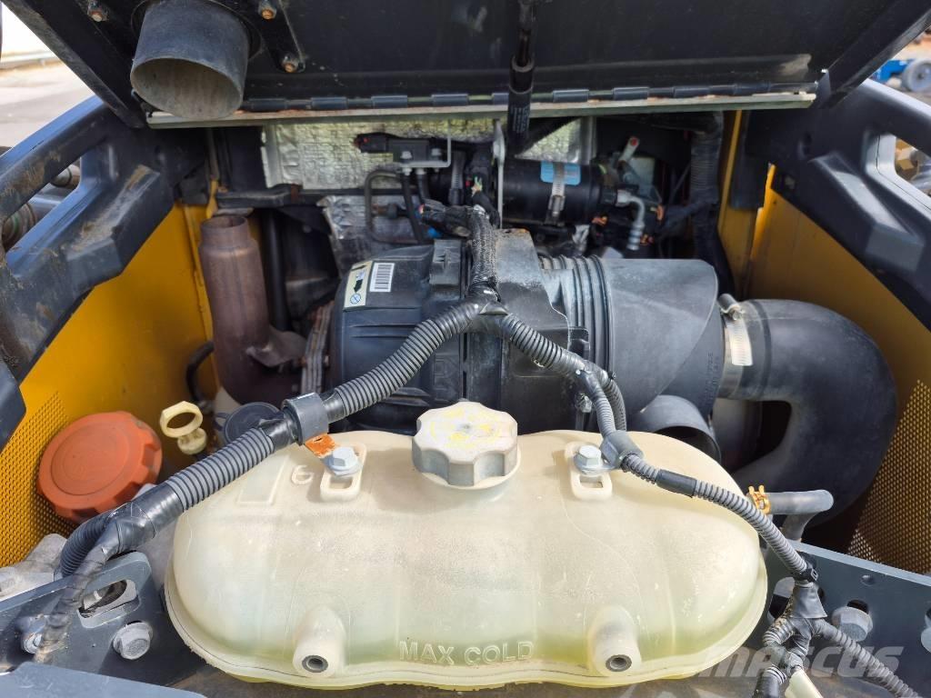 John Deere 320 Šmykom riadené nakladače