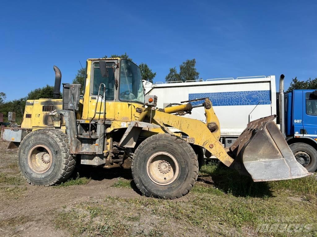 Komatsu WA 320 Kolesové nakladače