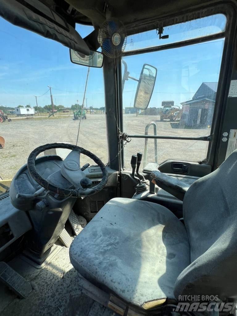 Komatsu WA 320 Kolesové nakladače