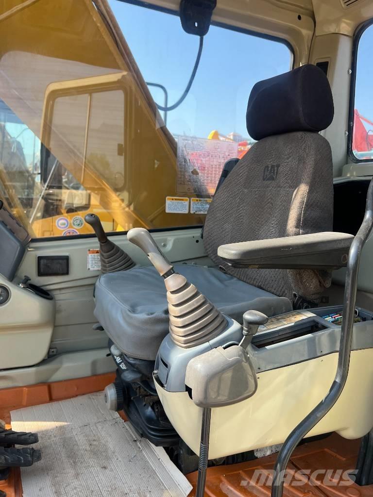 CAT 320 B Pásové rýpadlá